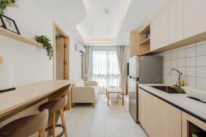 C190 Sleek 1BR with Infinity Pool, Gym, Rooftop