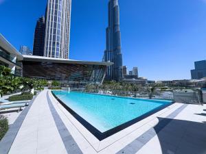 GRANDE SIGNATURE with a direct Burj Khalifa view and Private Fountain Show at high floor with DXB AIRPORT VIP Shuttle option for 6 guests