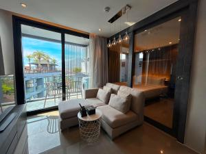 C191 CityGate Kamala Stylish Stay by Pools and Gym