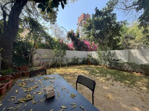 Golf Greens - 4 Bedroom Ground Floor Apartment with Private Garden, South Delhi