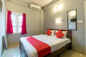 Hotel O Gold Inn Grey