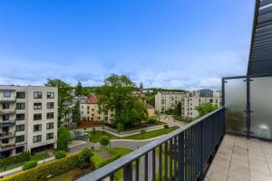 Przedwiośnie Chic Harmony Apartment by BookingHost