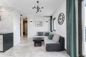Przedwiośnie Chic Harmony Apartment by BookingHost