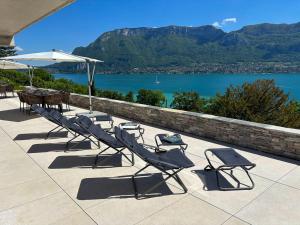 Appartements Appartement a 100metres du lac avec terrasse privee - Vue panoramique sur le lac : photos des chambres