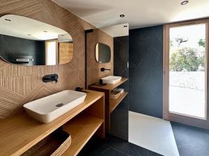 Appartements Appartement a 100metres du lac avec terrasse privee - Vue panoramique sur le lac : photos des chambres