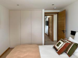 Appartements Appartement a 100metres du lac avec terrasse privee - Vue panoramique sur le lac : photos des chambres