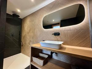 Appartements Appartement a 100metres du lac avec terrasse privee - Vue panoramique sur le lac : photos des chambres