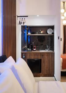 Dema Luxury Suites - Romvis