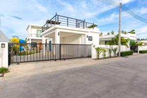 Happy Time Pool Villa