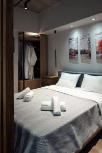 Big London Apartment in Piraeus