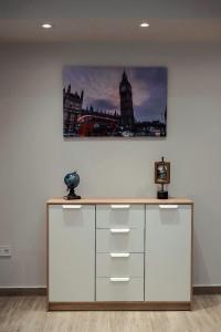 Big London Apartment in Piraeus