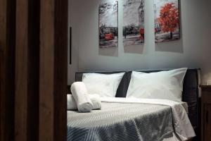 Big London Apartment in Piraeus