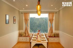 StayVista at The Altair Villa - 7BR villa in Theog with Bonfire, BBQ
