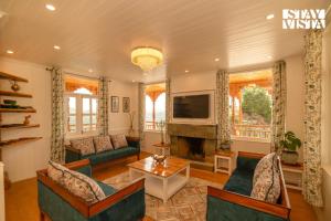 StayVista at The Altair Villa - 7BR villa in Theog with Bonfire, BBQ