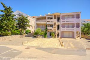 Cvetka- 200m to Beach-Family Friendly