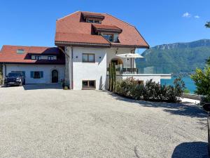 Appartements Appartement a 100metres du lac avec terrasse privee - Vue panoramique sur le lac : Appartement 2 Chambres