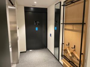 Phòng 2 Giường Đơn - Phù Hợp Cho Người Đi Lại Khó Khăn (Twin Room - Disability Access)