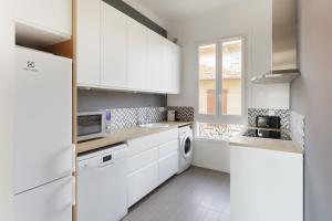 Bourgeois apartment with sea view