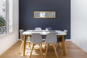 Bourgeois apartment with sea view