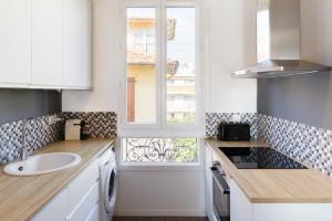 Bourgeois apartment with sea view