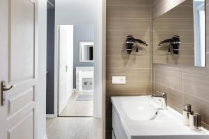 Bourgeois apartment with sea view