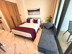 Central Stay Studio Apartment near Cleveland and Abu Dhabi Mall