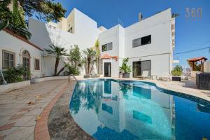Bungalow home with Stunning Pool Area in StJulians By 360 Estates