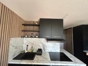 Maisons de vacances Petite maison dans residence avec piscine : photos des chambres