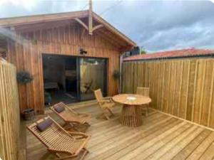 Maisons de vacances Cabane esprit Bassin a 100 metres de la plage : photos des chambres