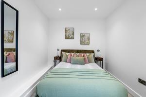 Old Styne Cottage - 2 min to Station - Free Parking - Courtyard