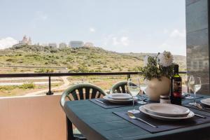 Ghadira Bay 3BED right next to beach! by Homely