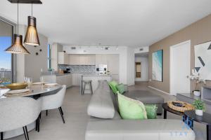 Luxury 3 Br - Corner Balcony - Panoramic View - Pools