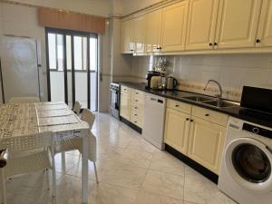 Adrimar - Beachfront Sea View 2BR Apartment in a prime location