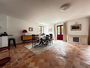 Maisons de vacances Les Ecuries, sur un domaine chatelain : photos des chambres