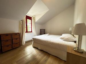 Les Ecuries, sur un domaine châtelain