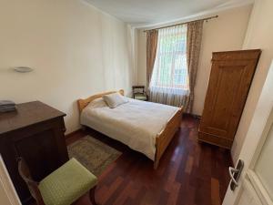 Quiet city centre three room apartment No 19