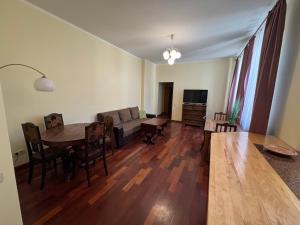 Quiet city centre three room apartment No 19
