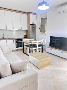 White Sea View Apartment