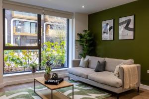 Vanguard Way Private Flat with Garden & Parking