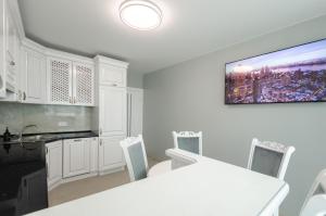 Petrovdom Apartments 09-66 in RC Manhattan, Beresteiskyi 11