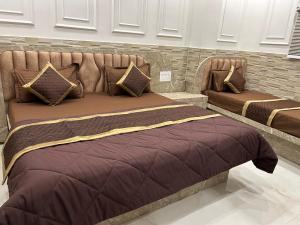 Hotel Shree Guru Paharganj Main Bazar New Delhi Railway Station