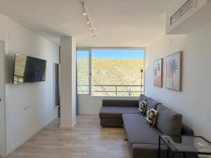 NUEVO, primera linea de playa, con piscina y vistas al mar