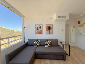 NUEVO, primera linea de playa, con piscina y vistas al mar