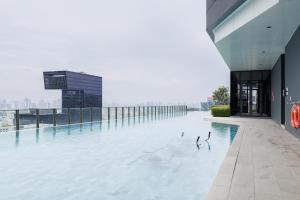 无边泳池 JODD 夜市对面 mrt rame 9 月租优惠