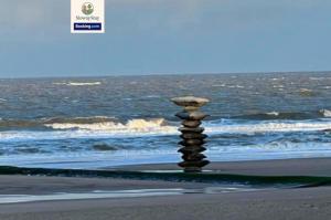 Sea View 1 BR Flat With Pool - Ideal For Couples & Families By SlowayStay Holiday Apartment & Short Term Rental Oostende