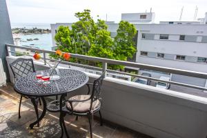 Clifton Beachfront Studio-Walk To The Beach