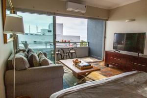 Clifton Beachfront Studio-Walk To The Beach