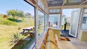 F04 Penrhys, Rivere Towans