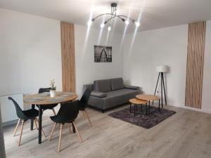 Letnica Cosy Apartment by BookingHost