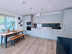Family Friendly Stay Near London WiFi